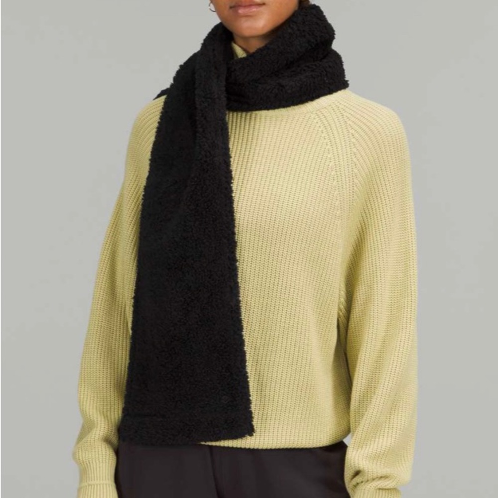 Lululemon Skinny Customizable Snap Scarf Black one size